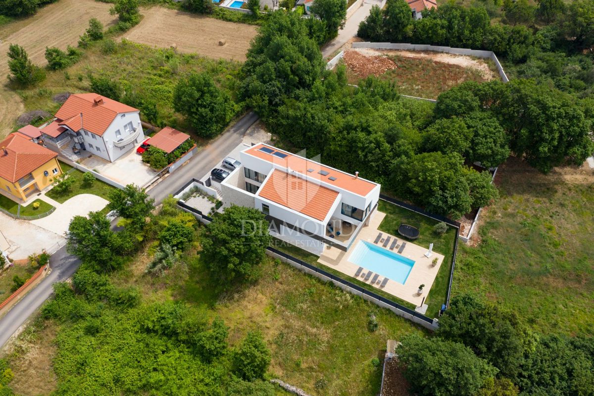 Zona di Medolino - Incredibile villa moderna con piscina