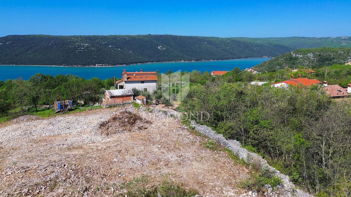 Labin, terreno edificabile con vista mare 