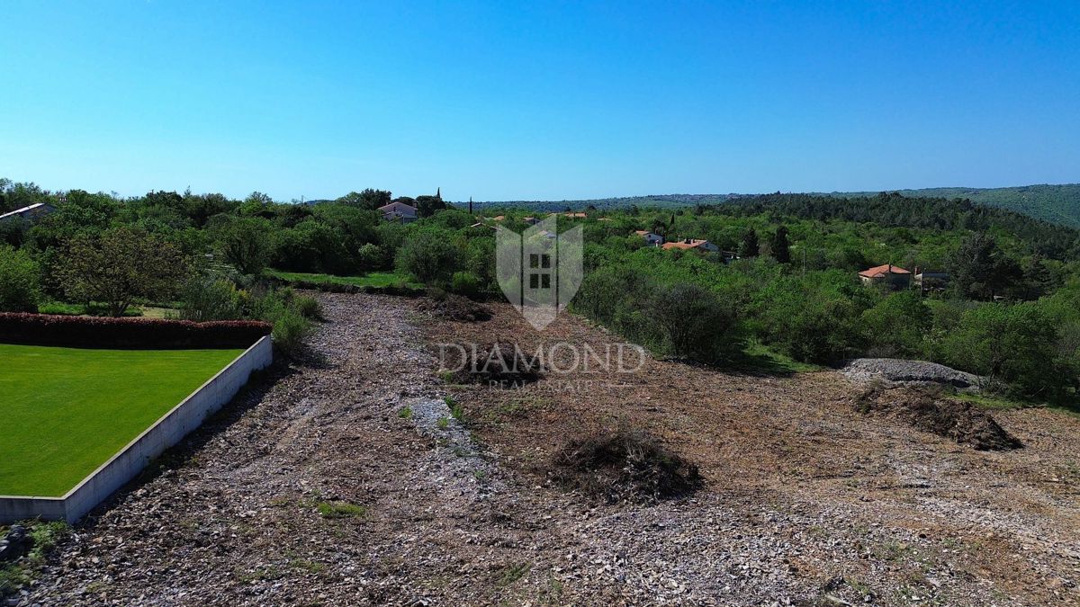 Labin, terreno edificabile con vista mare 