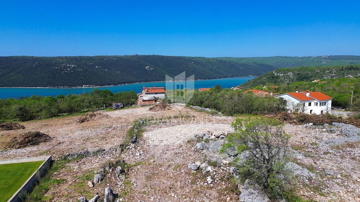 Labin, terreno edificabile con vista mare 