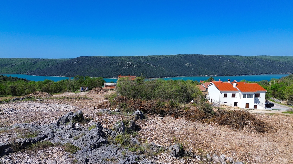 Labin, terreno edificabile con vista mare 