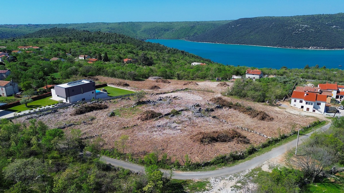 Labin, terreno edificabile con vista mare 