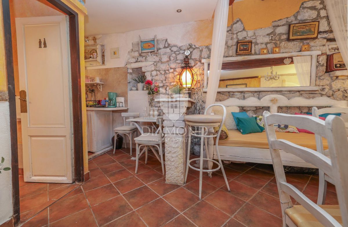 Monolocale rustico al piano terra nel centro storico