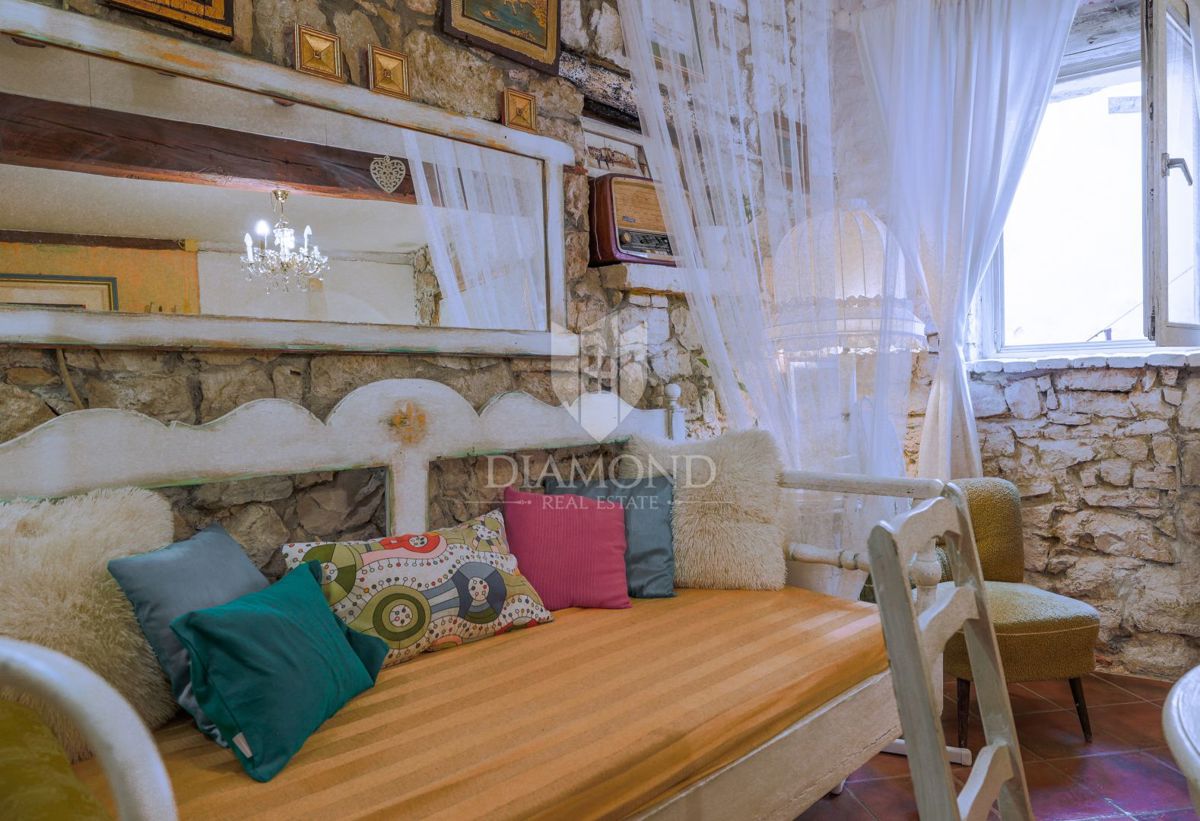 Monolocale rustico al piano terra nel centro storico