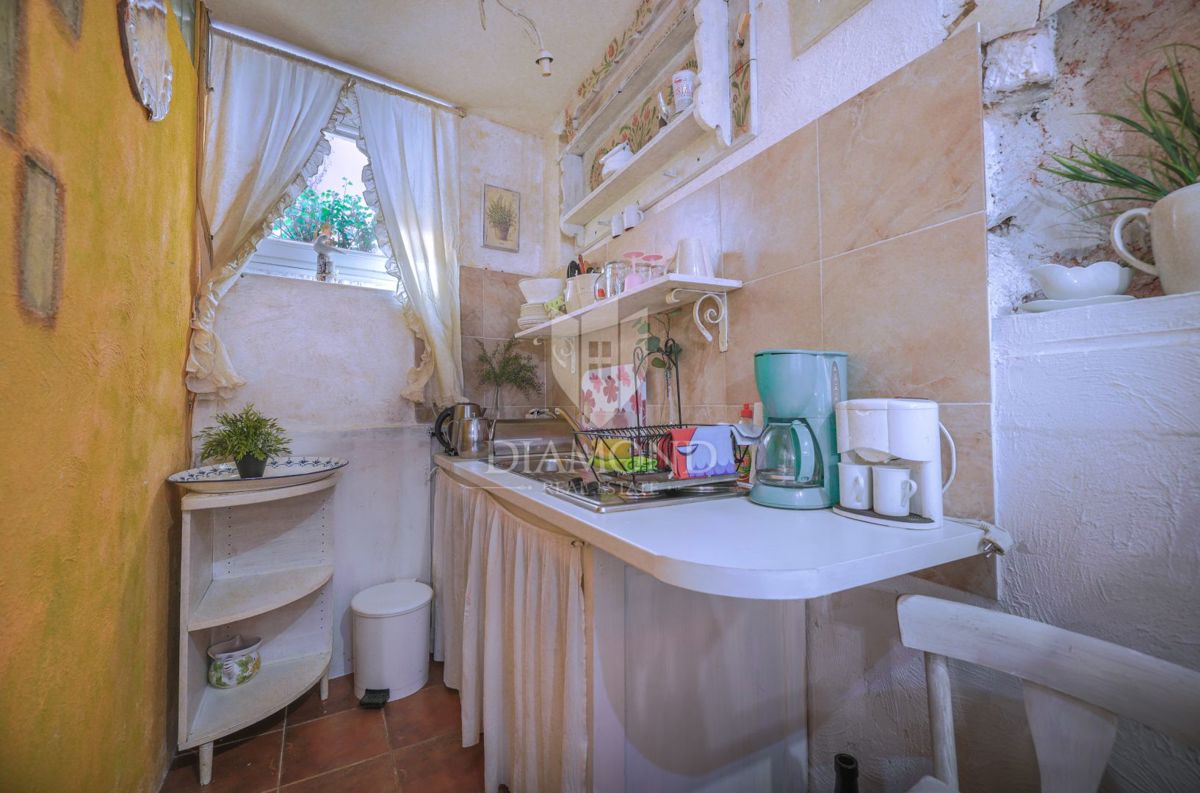 Monolocale rustico al piano terra nel centro storico