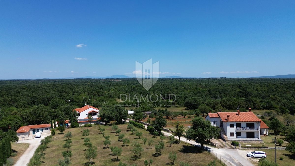 Svetvinčenat, dintorni, terreno con permesso di costruire