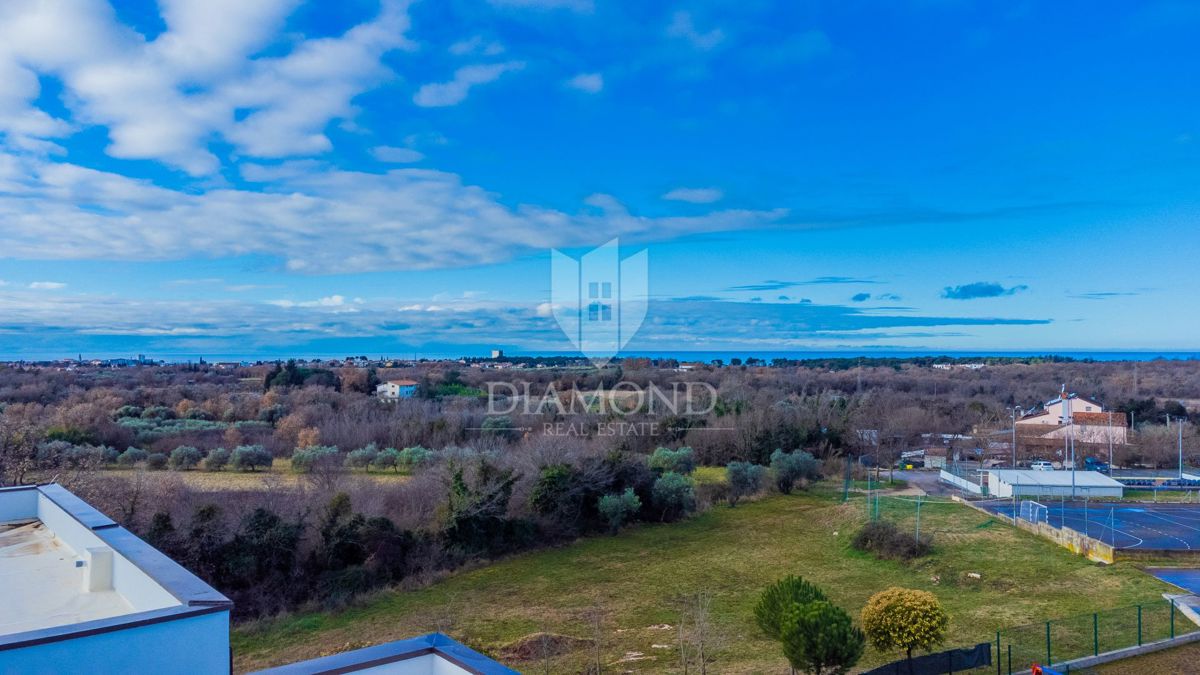 Umago! Appartamento al 1° piano con terrazza panoramica e vista mare!