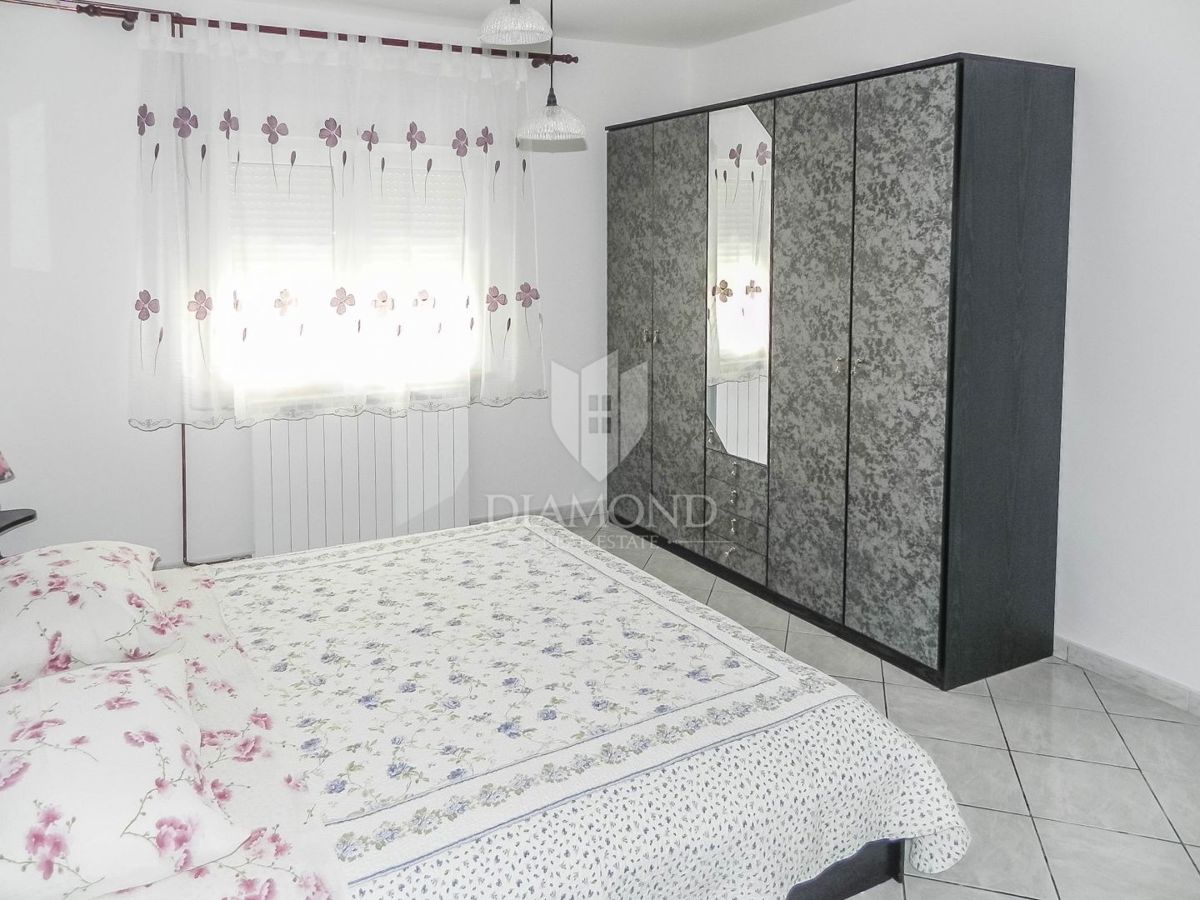 Rovigno, piano di una casa con due appartamenti in una posizione ambita