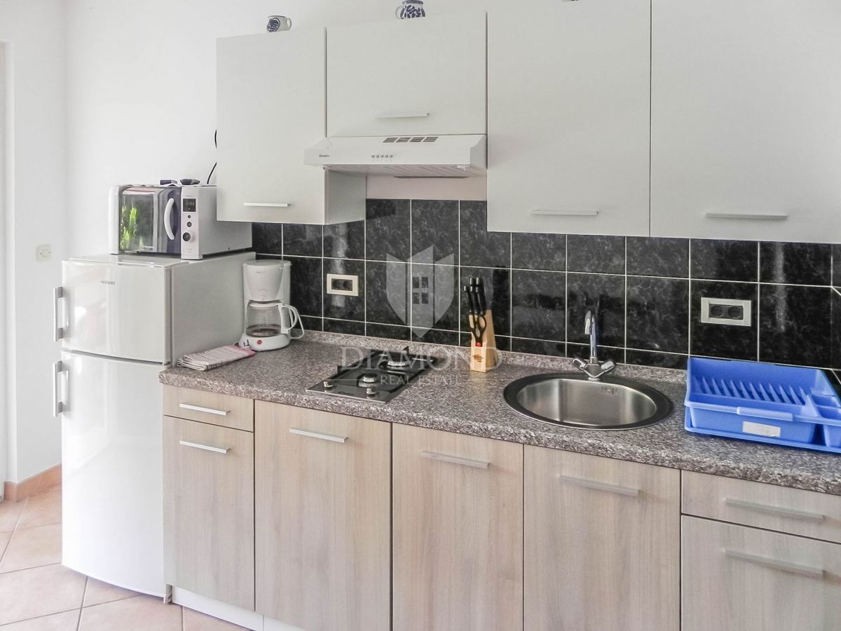 Rovigno, piano di una casa con due appartamenti in una posizione ambita