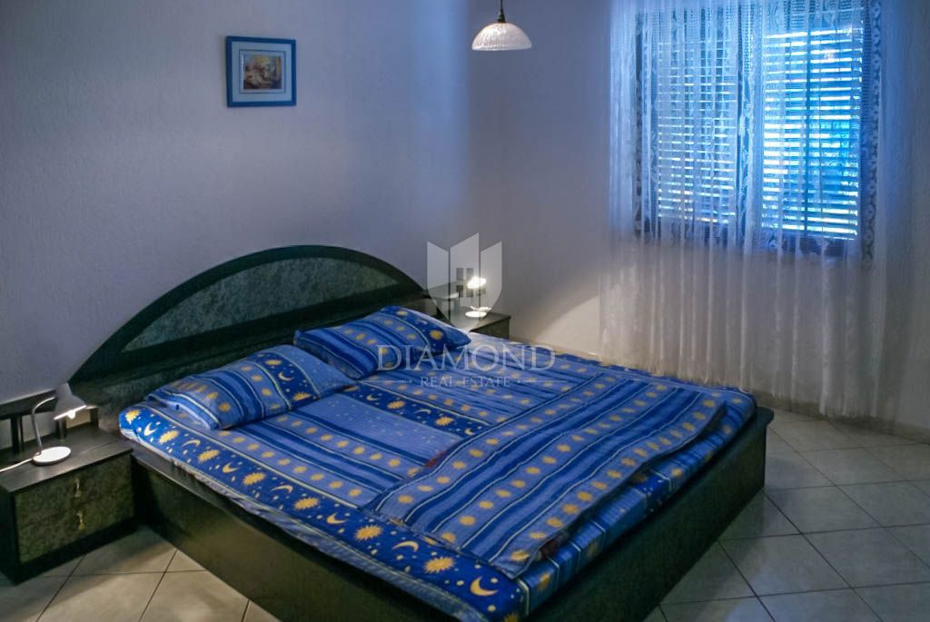 Rovigno, piano di una casa con due appartamenti in una posizione ambita