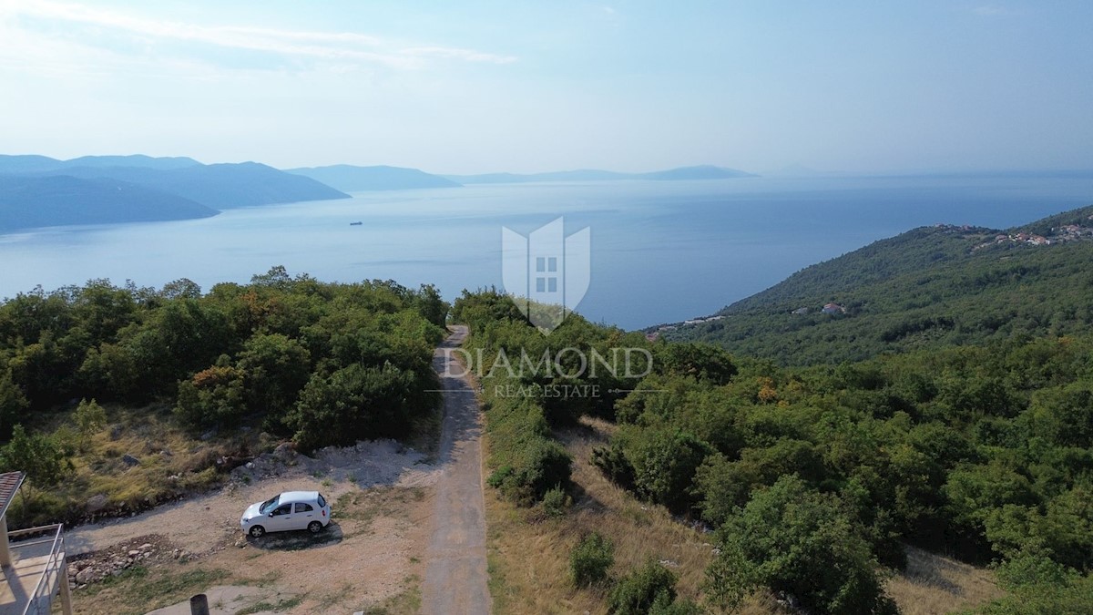 Brseč, dintorni, casa Rohbau con vista mare