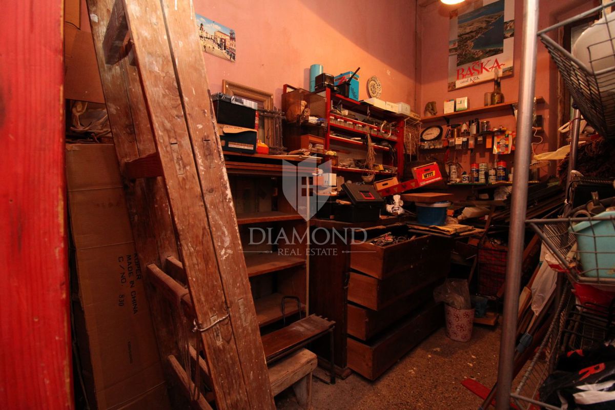 Fiume, Ampio Appartamento Pieno di Storia