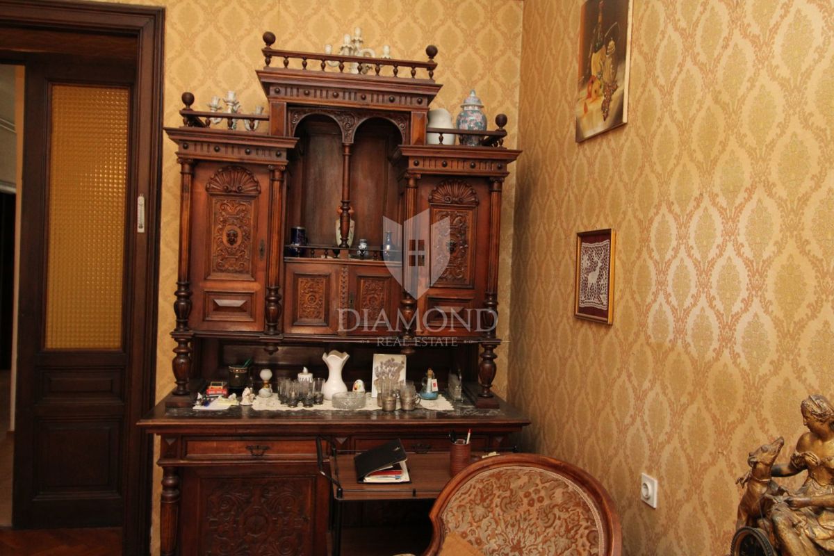 Fiume, Ampio Appartamento Pieno di Storia