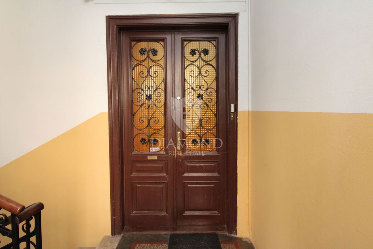 Fiume, Ampio Appartamento Pieno di Storia