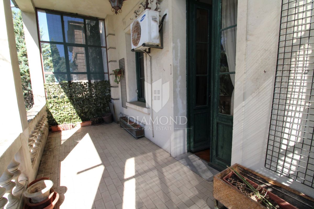 Fiume, Ampio Appartamento Pieno di Storia