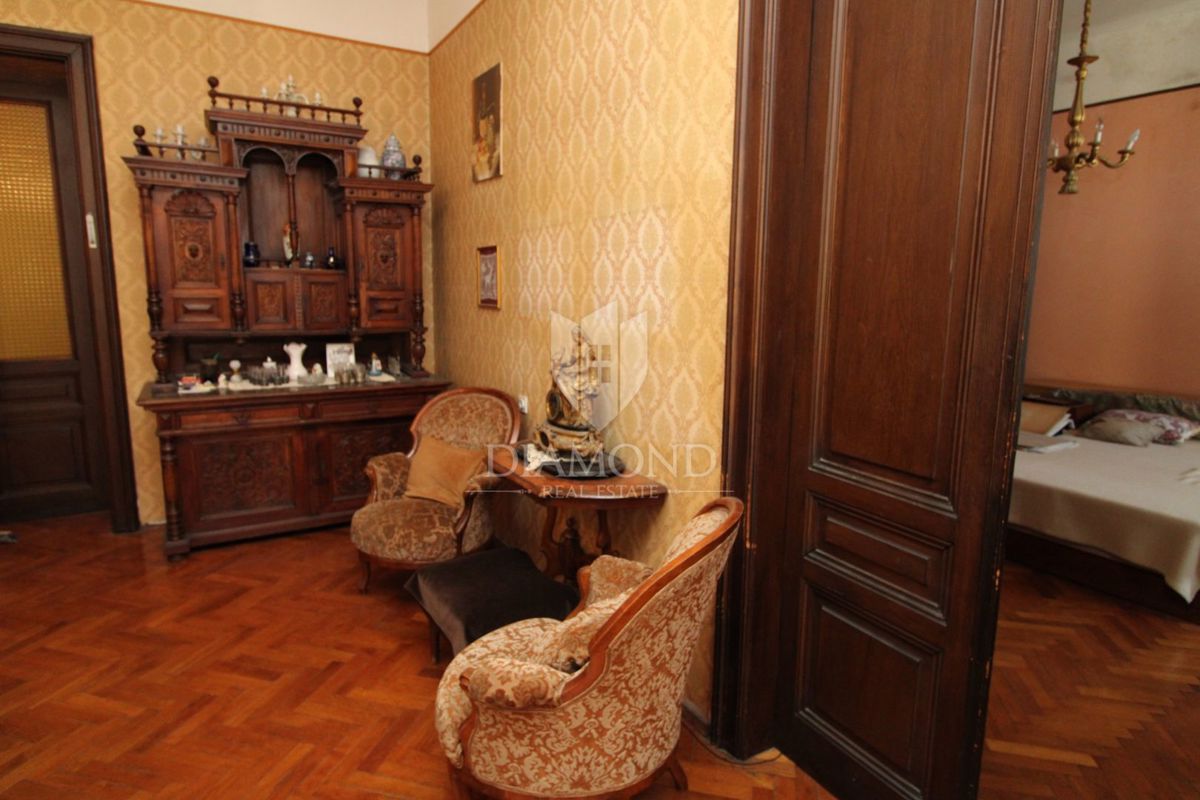 Fiume, Ampio Appartamento Pieno di Storia