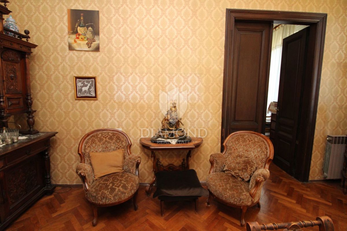 Fiume, Ampio Appartamento Pieno di Storia