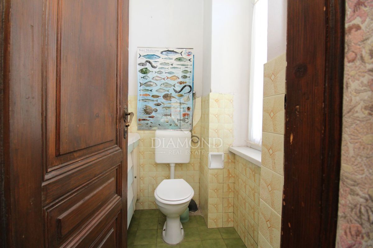 Fiume, Ampio Appartamento Pieno di Storia