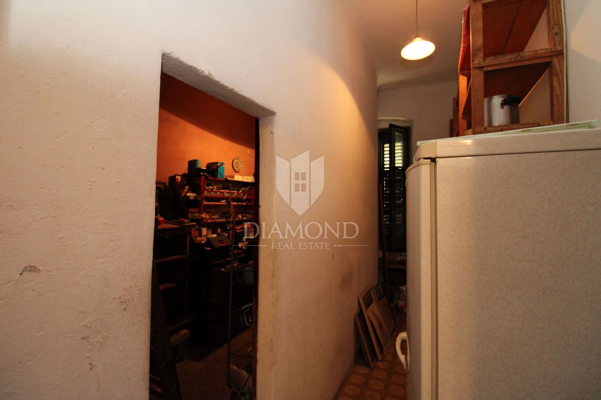 Fiume, Ampio Appartamento Pieno di Storia