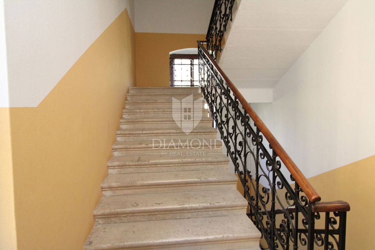 Fiume, Ampio Appartamento Pieno di Storia