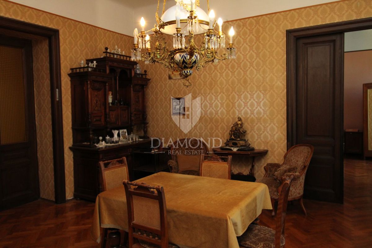 Fiume, Ampio Appartamento Pieno di Storia