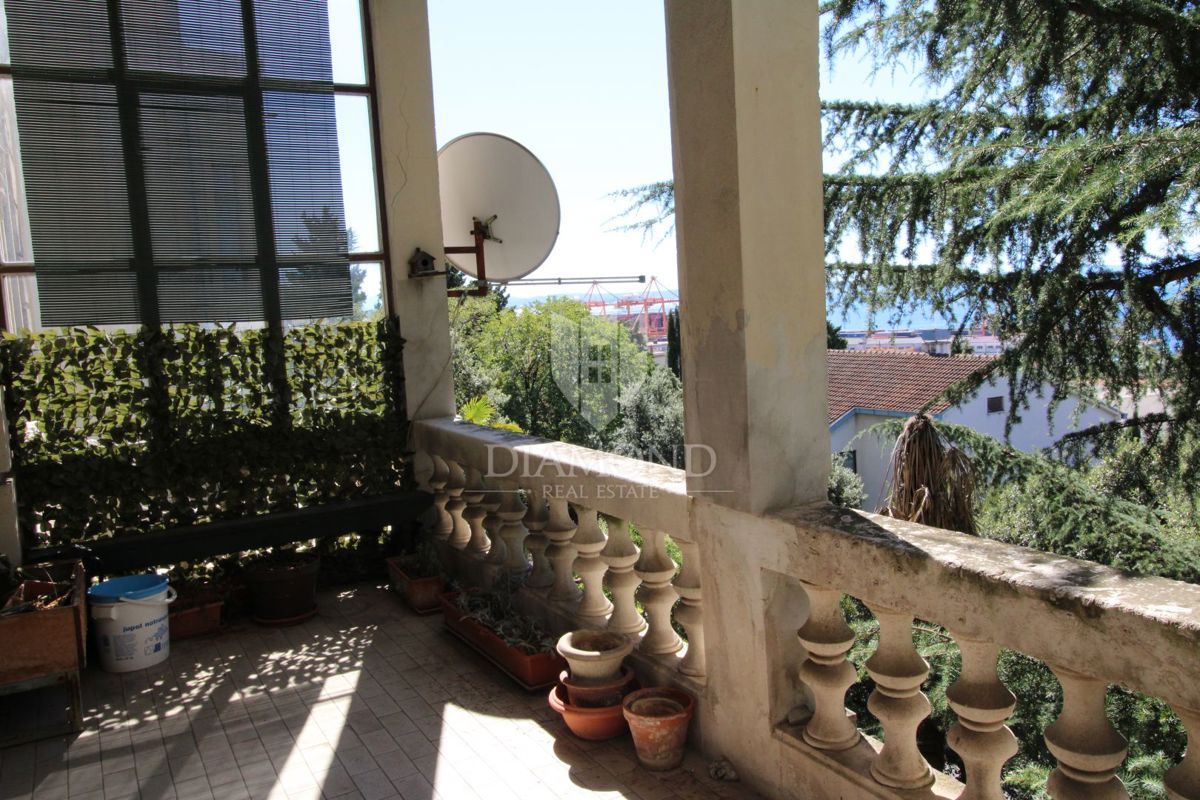 Fiume, Ampio Appartamento Pieno di Storia