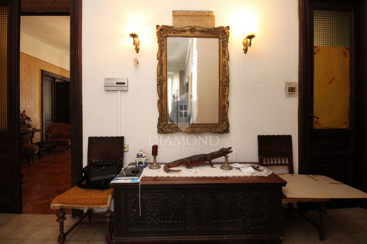 Fiume, Ampio Appartamento Pieno di Storia