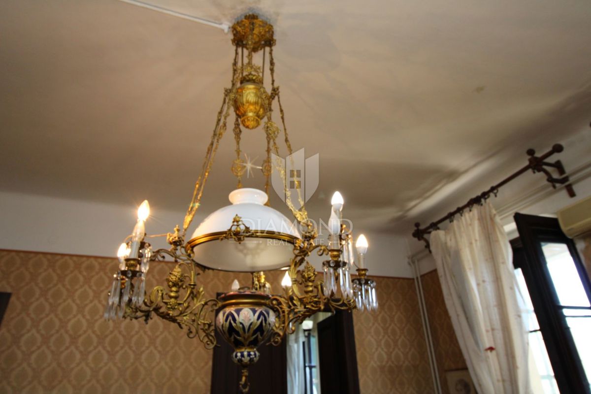 Fiume, Ampio Appartamento Pieno di Storia