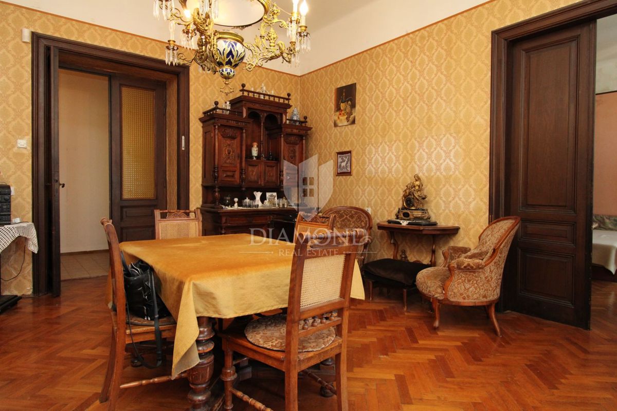 Fiume, Ampio Appartamento Pieno di Storia