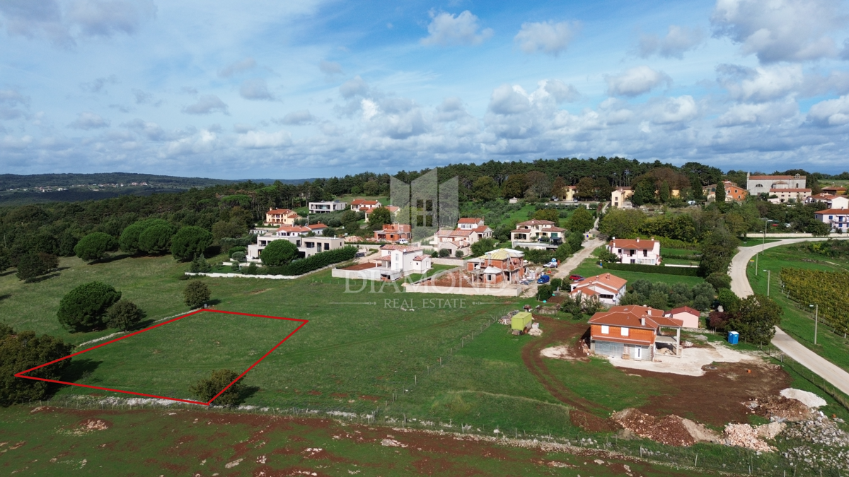 Labin, terreno con permesso di costruire in una posizione tranquilla