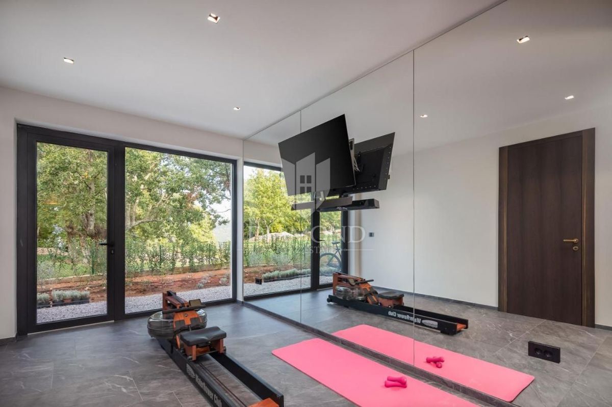 Montona, Casa di lusso con piscina e campo da tennis 