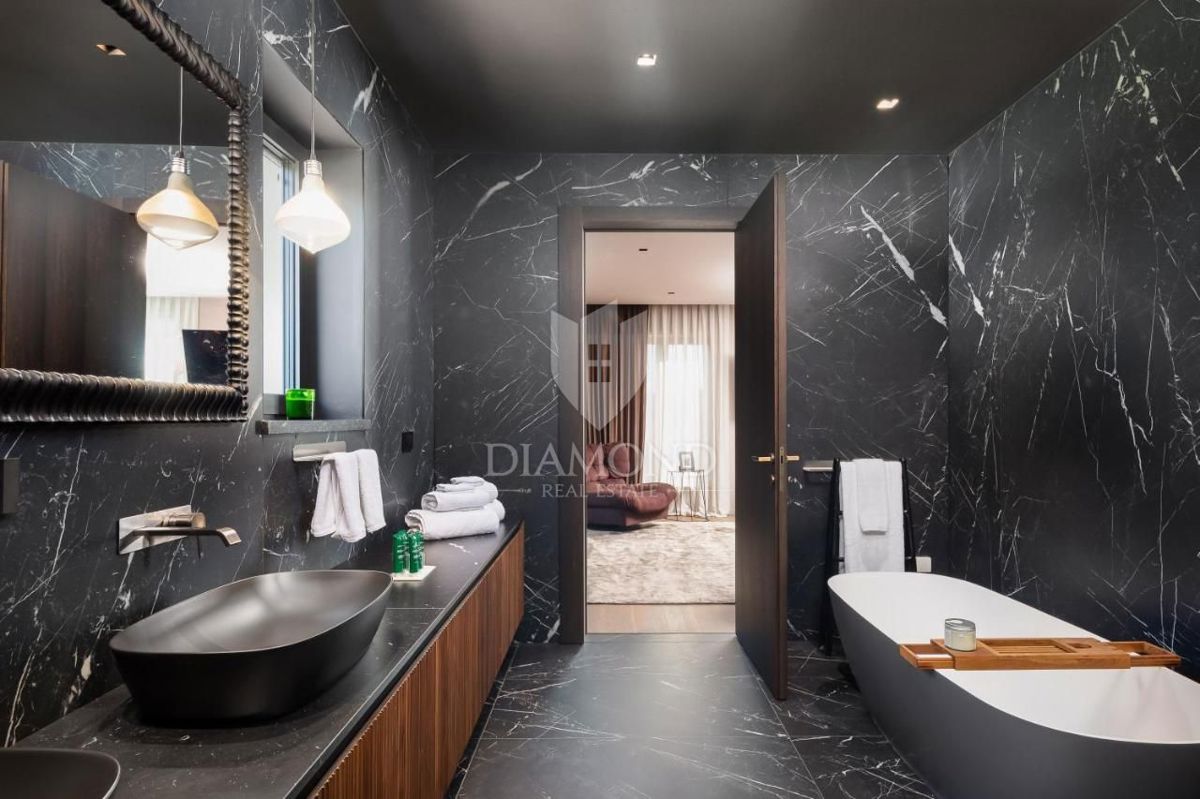 Montona, Casa di lusso con piscina e campo da tennis 