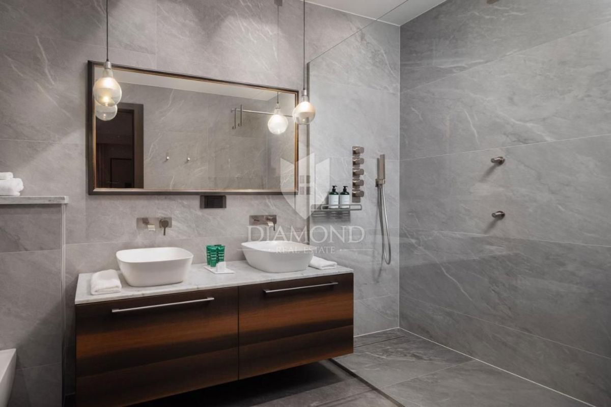 Montona, Casa di lusso con piscina e campo da tennis 