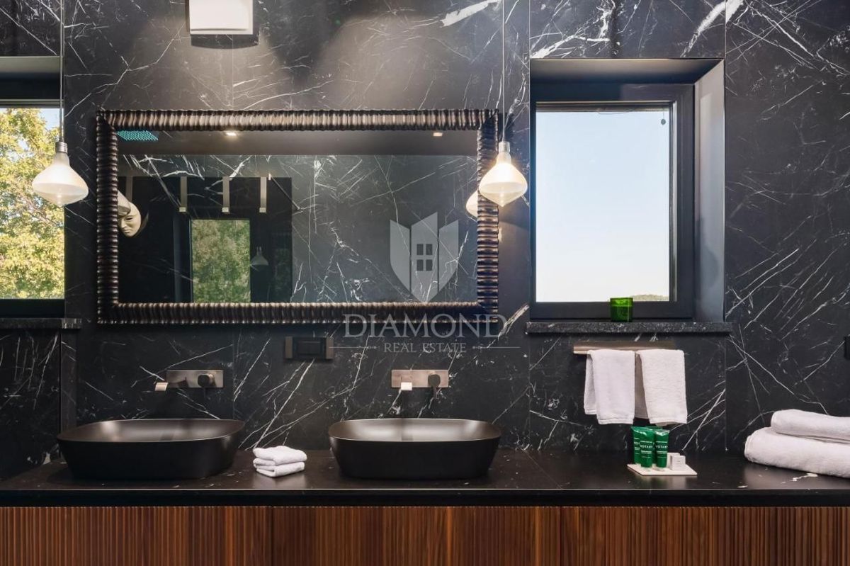 Montona, Casa di lusso con piscina e campo da tennis 