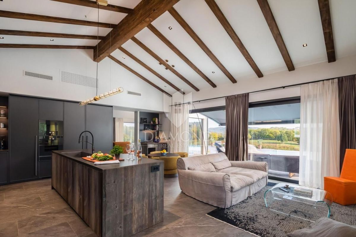 Montona, Casa di lusso con piscina e campo da tennis 