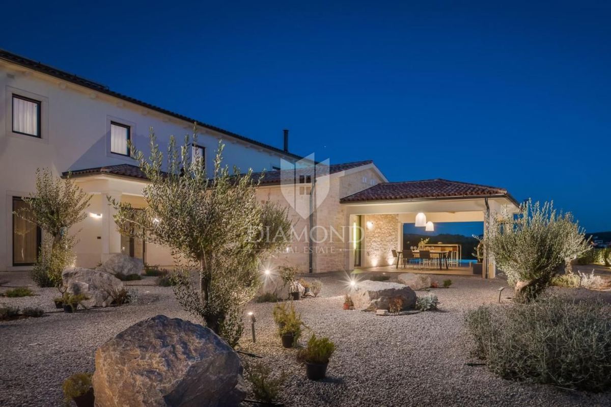 Montona, Casa di lusso con piscina e campo da tennis 