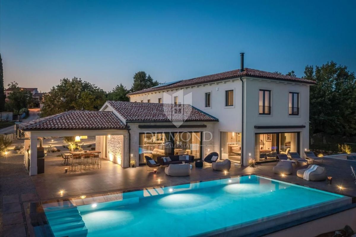 Montona, Casa di lusso con piscina e campo da tennis 