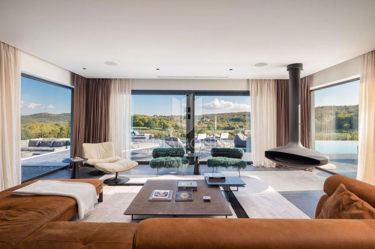 Montona, Casa di lusso con piscina e campo da tennis 