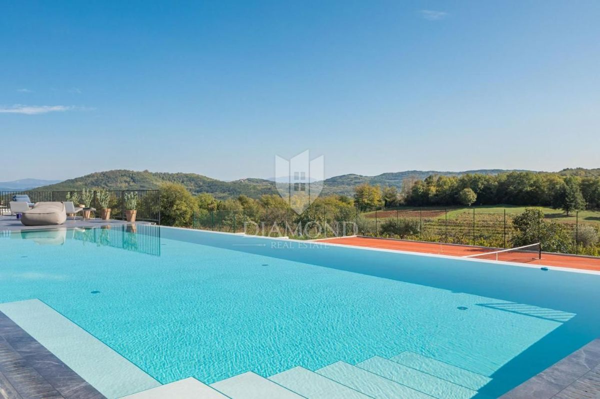 Montona, Casa di lusso con piscina e campo da tennis 