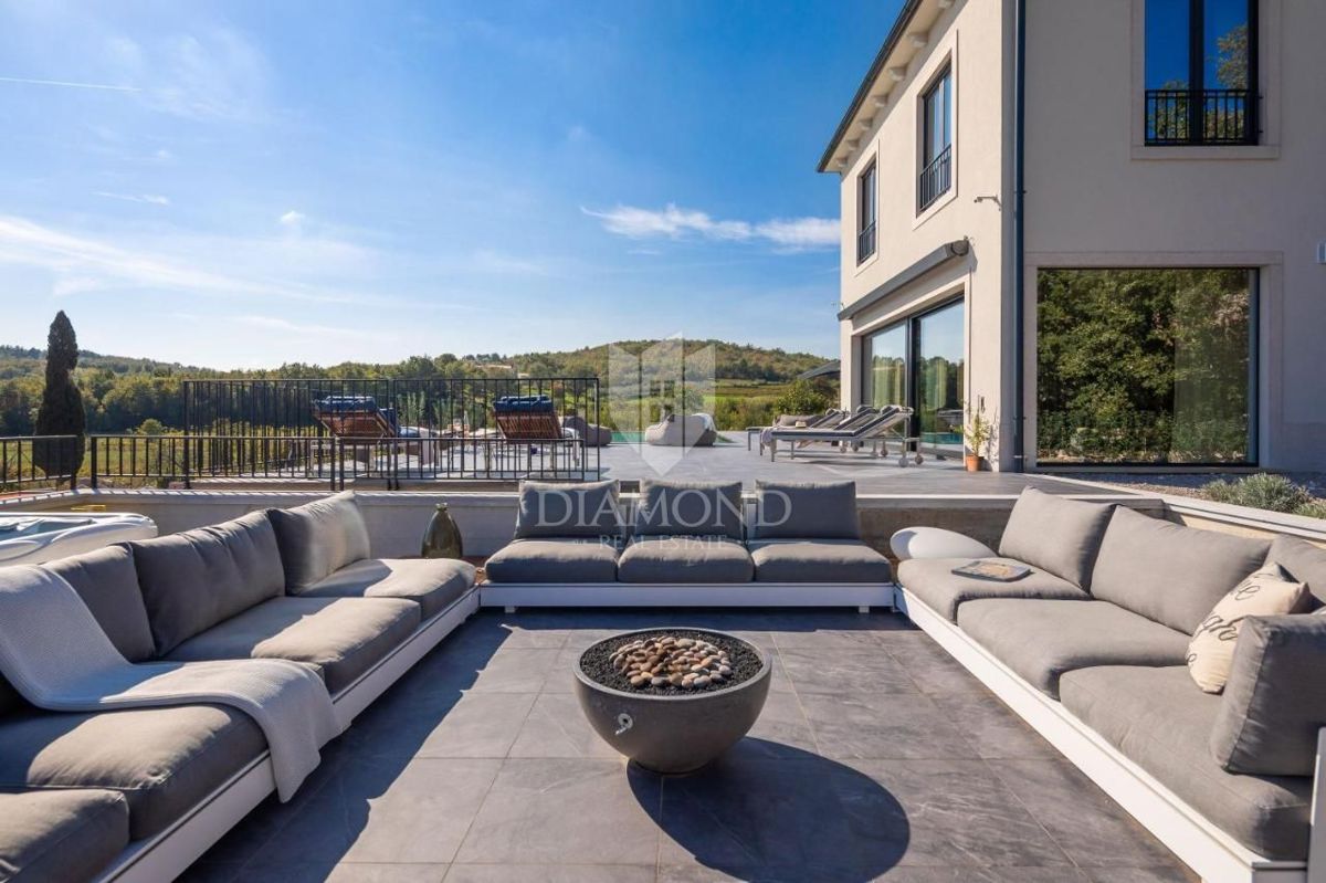 Montona, Casa di lusso con piscina e campo da tennis 