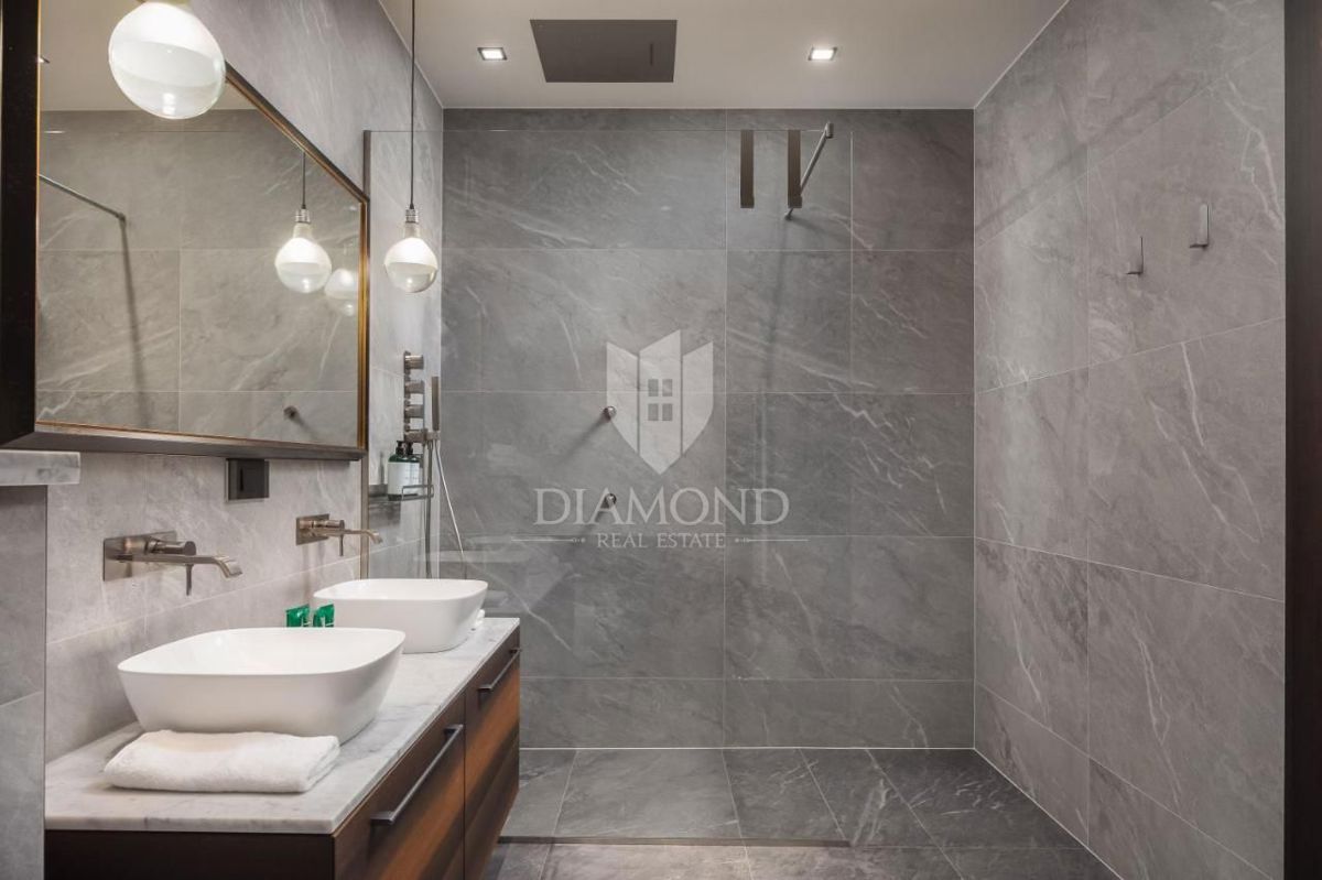 Montona, Casa di lusso con piscina e campo da tennis 