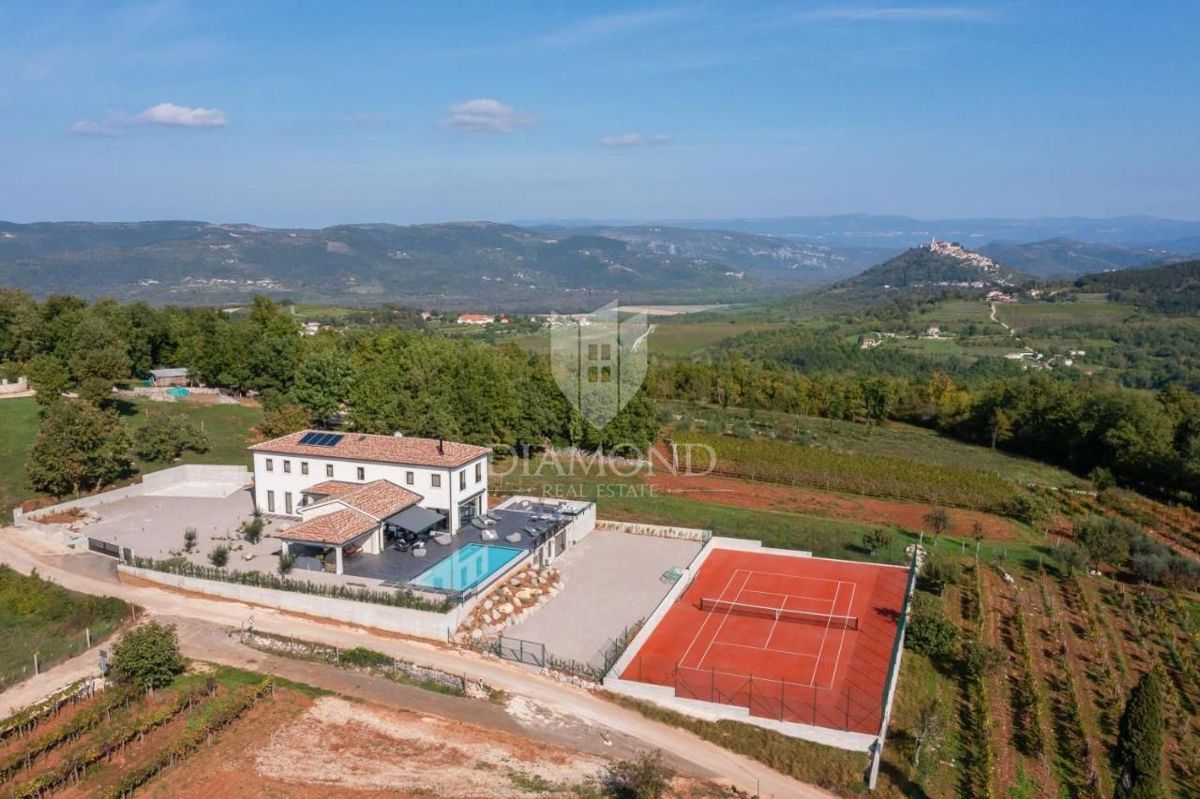 Montona, Casa di lusso con piscina e campo da tennis 