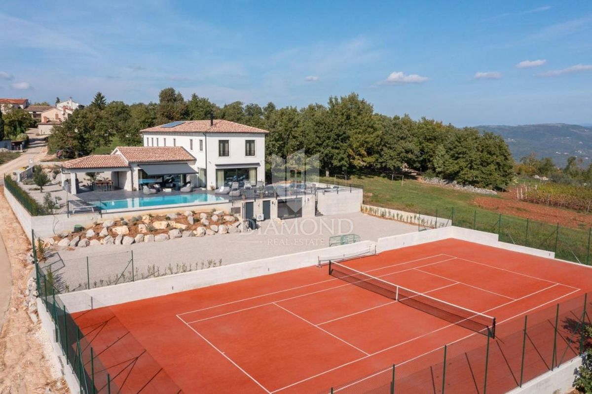 Montona, Casa di lusso con piscina e campo da tennis 