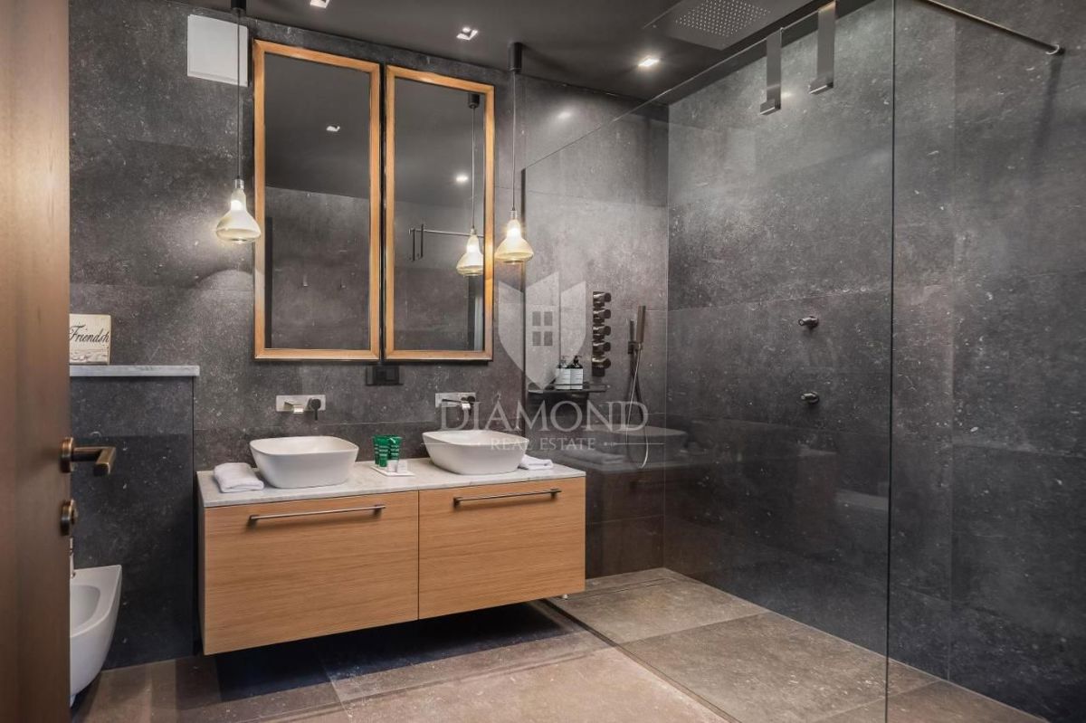 Montona, Casa di lusso con piscina e campo da tennis 