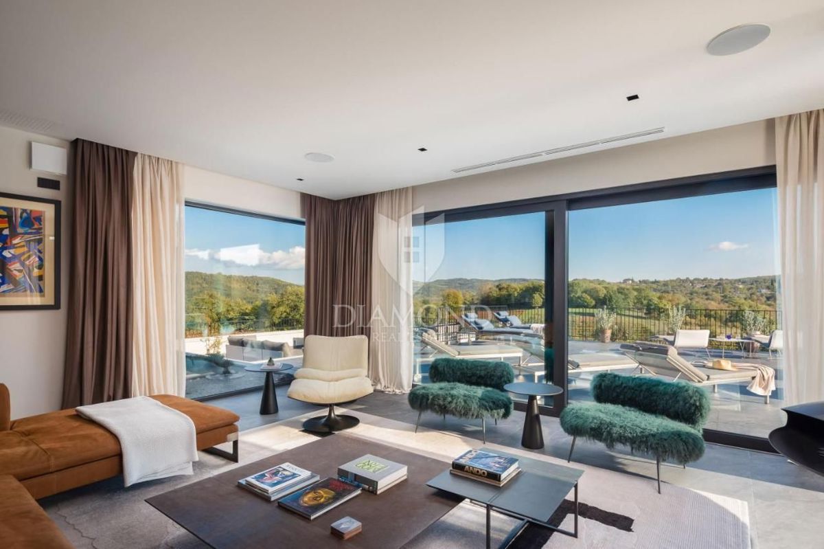 Montona, Casa di lusso con piscina e campo da tennis 