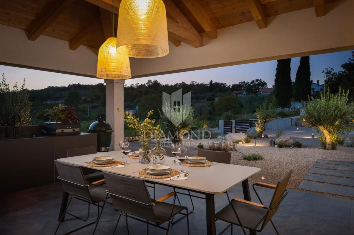 Montona, Casa di lusso con piscina e campo da tennis 