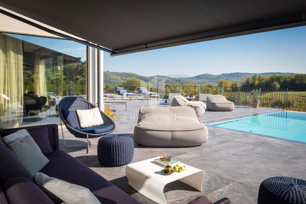 Montona, Casa di lusso con piscina e campo da tennis 