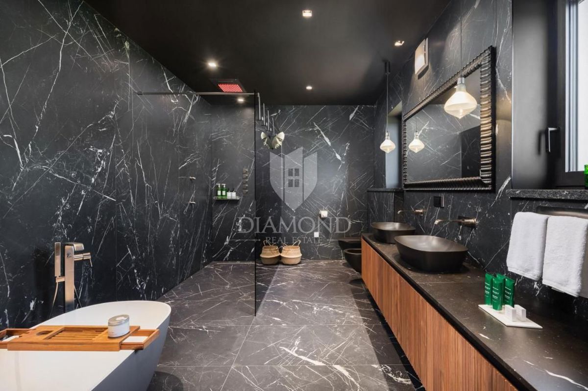 Montona, Casa di lusso con piscina e campo da tennis 