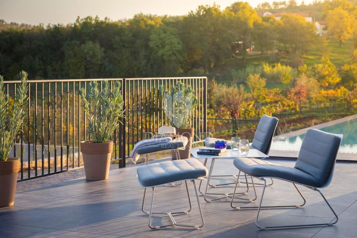 Montona, Casa di lusso con piscina e campo da tennis 