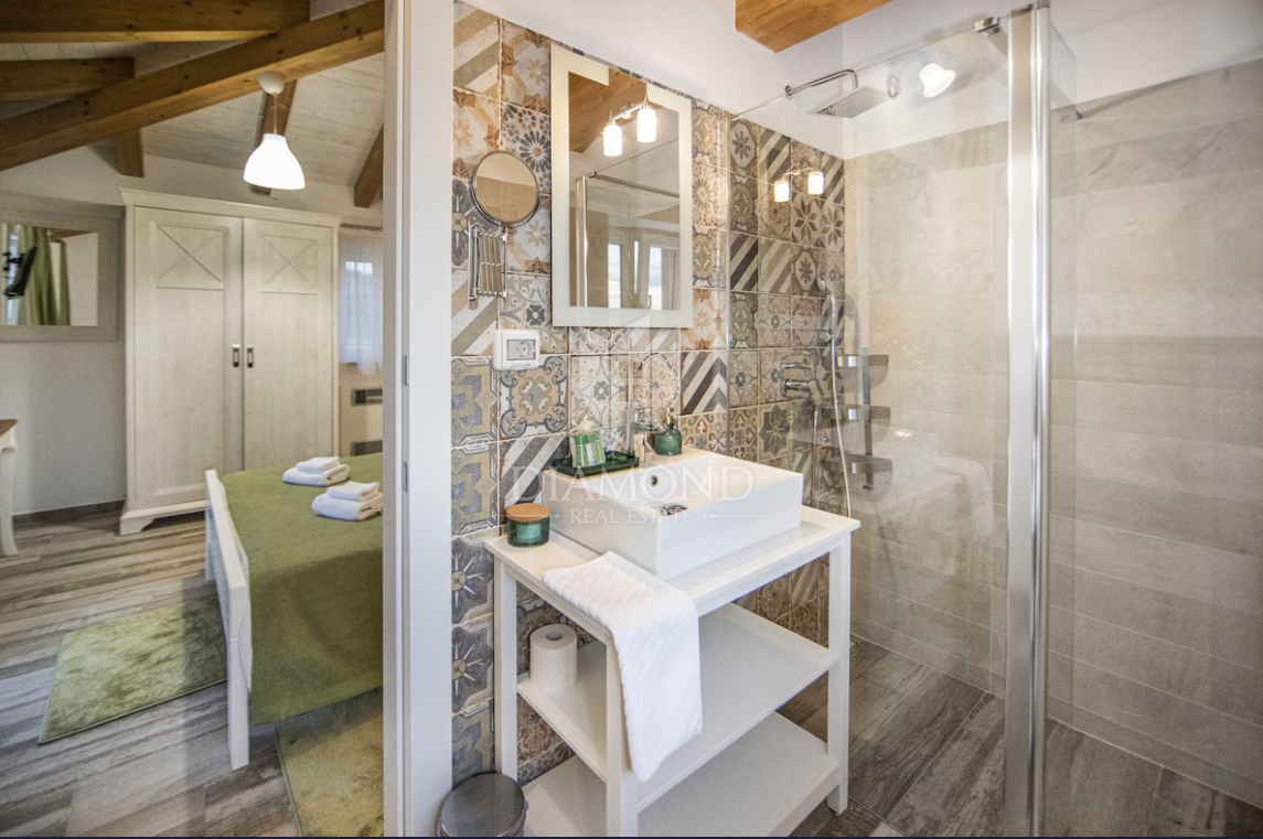 Istria, Momiano - bellissima villa con piscina in costruzione! 